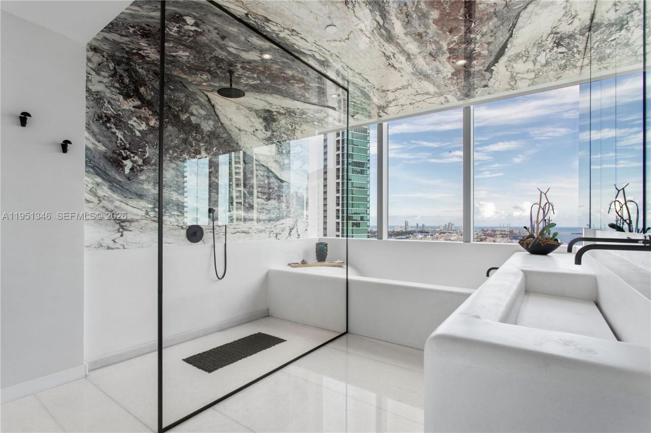 851 NE 1st Ave , Unit 3411, Miami, FL 33132 Photo