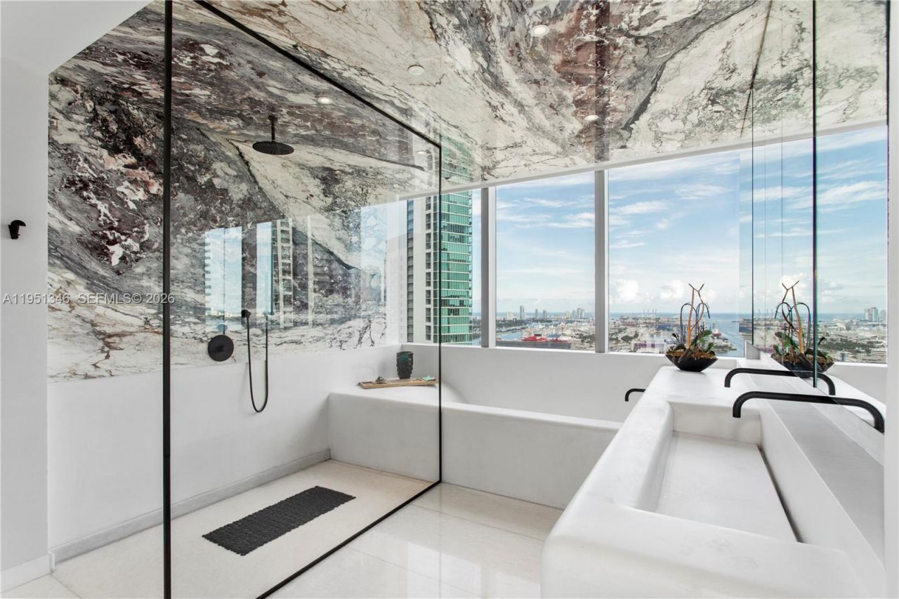 851 NE 1st Ave , Unit 3411, Miami, FL 33132 Photo