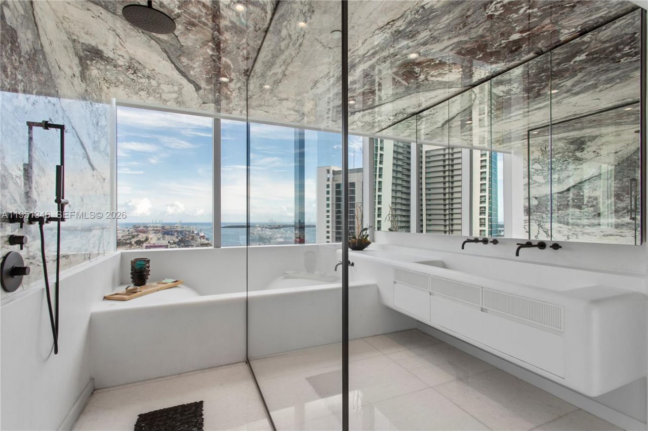 851 NE 1st Ave , Unit 3411, Miami, FL 33132 Photo