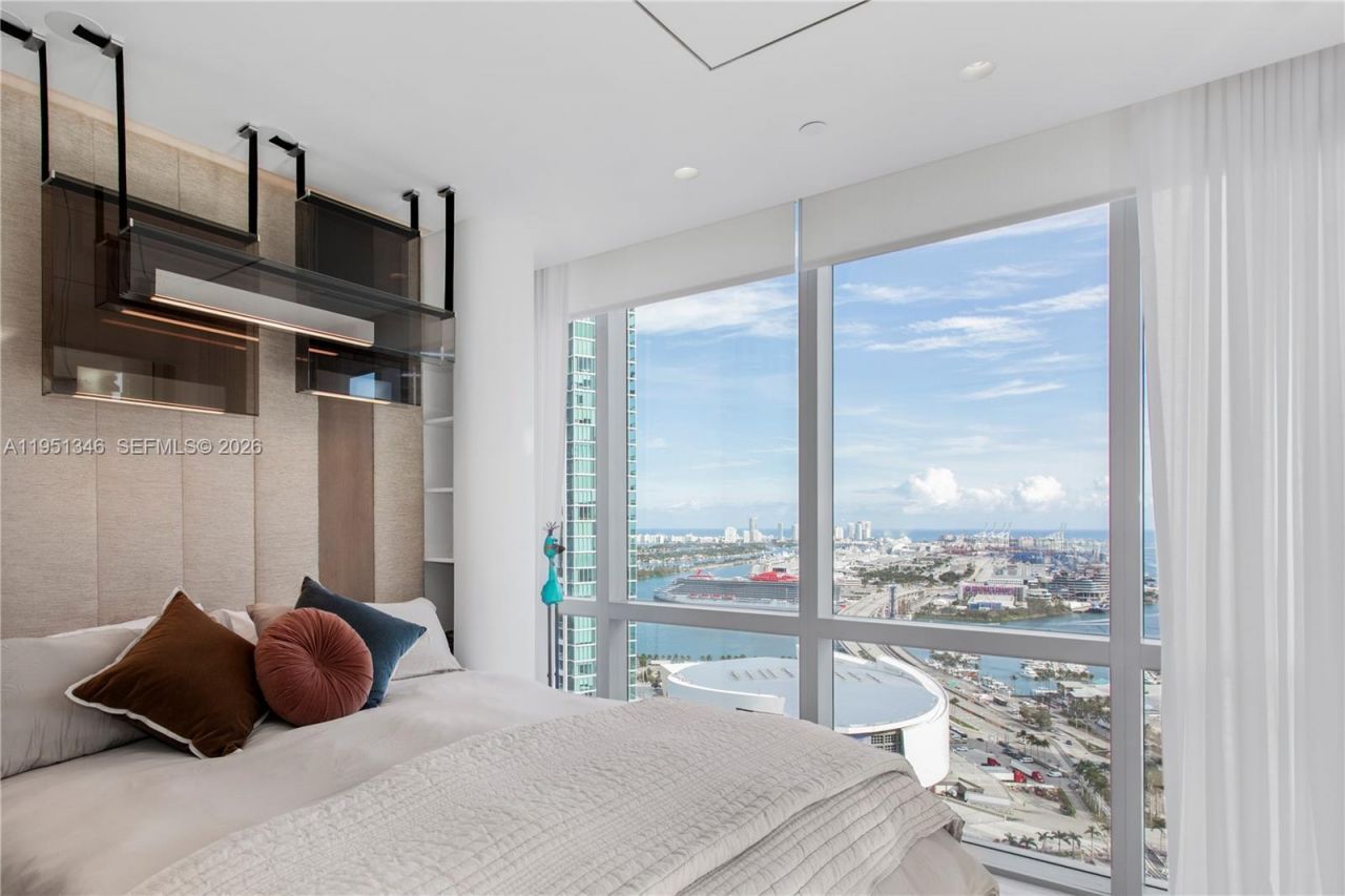 851 NE 1st Ave, Unit 3411, Miami, FL 33132 Photo