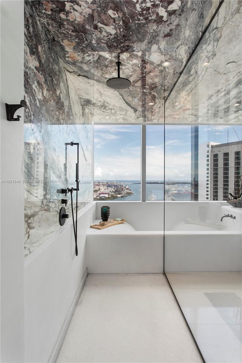 851 NE 1st Ave , Unit 3411, Miami, FL 33132 Photo