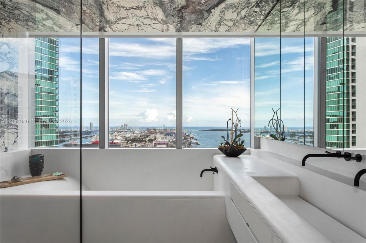 851 NE 1st Ave, Unit 3411, Miami, FL 33132 Photo
