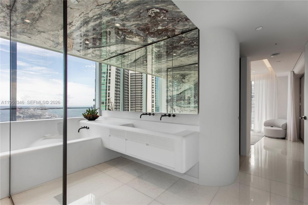 851 NE 1st Ave, Unit 3411, Miami, FL 33132 Photo