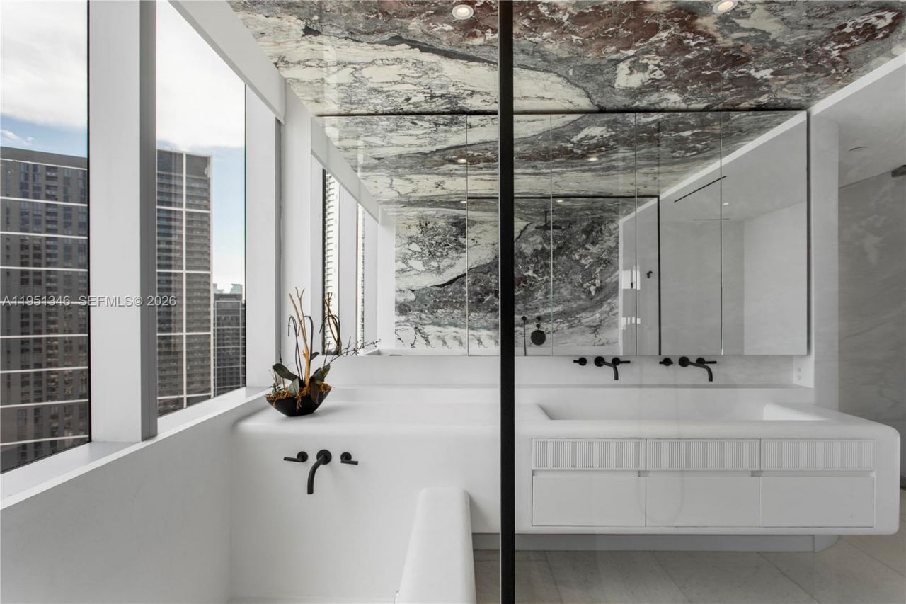 851 NE 1st Ave , Unit 3411, Miami, FL 33132 Photo