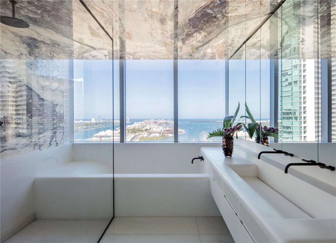 851 NE 1st Ave , Unit 3411, Miami, FL 33132 Photo