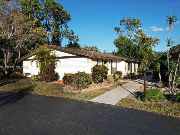 1031 pine isle ln, Unit 1031, Naples, FL 34112