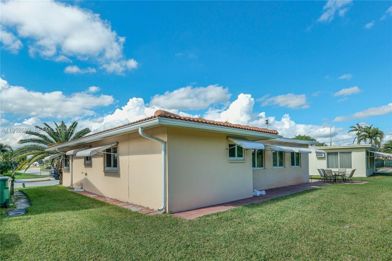 4904 Mainland Dr, Tamarac, FL 33319 Photo