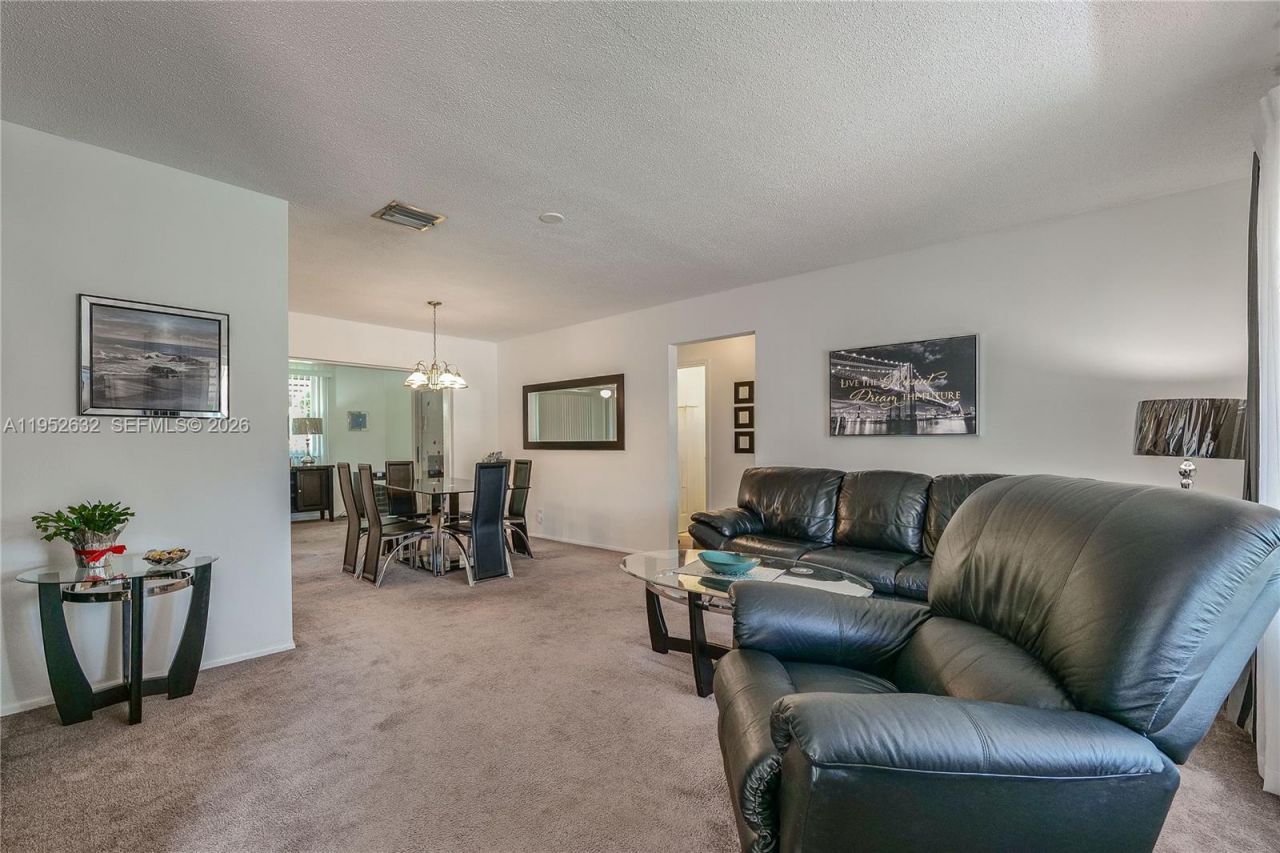 4904 Mainland Dr, Tamarac, FL 33319 Photo