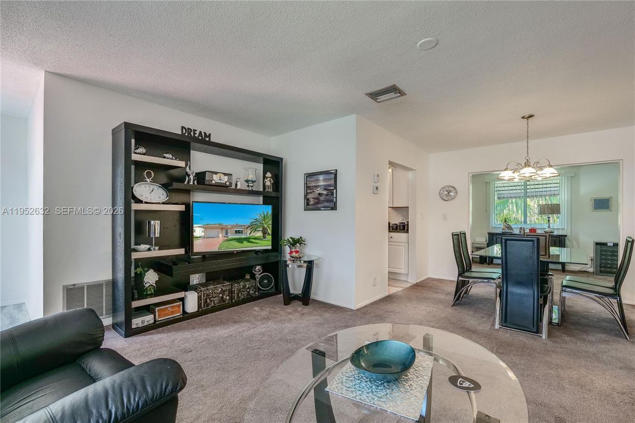 4904 Mainland Dr, Tamarac, FL 33319 Photo