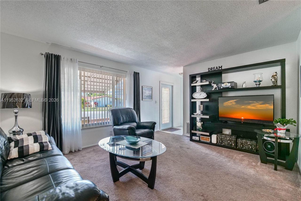 4904 Mainland Dr, Tamarac, FL 33319 Photo