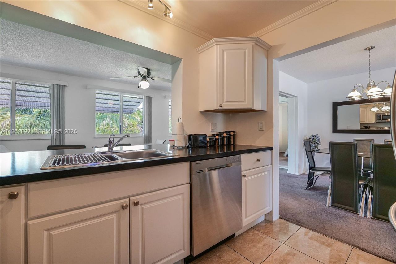 4904 Mainland Dr, Tamarac, FL 33319 Photo