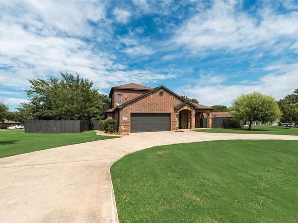 315 Navajo Trail, Lake Kiowa, TX 76240