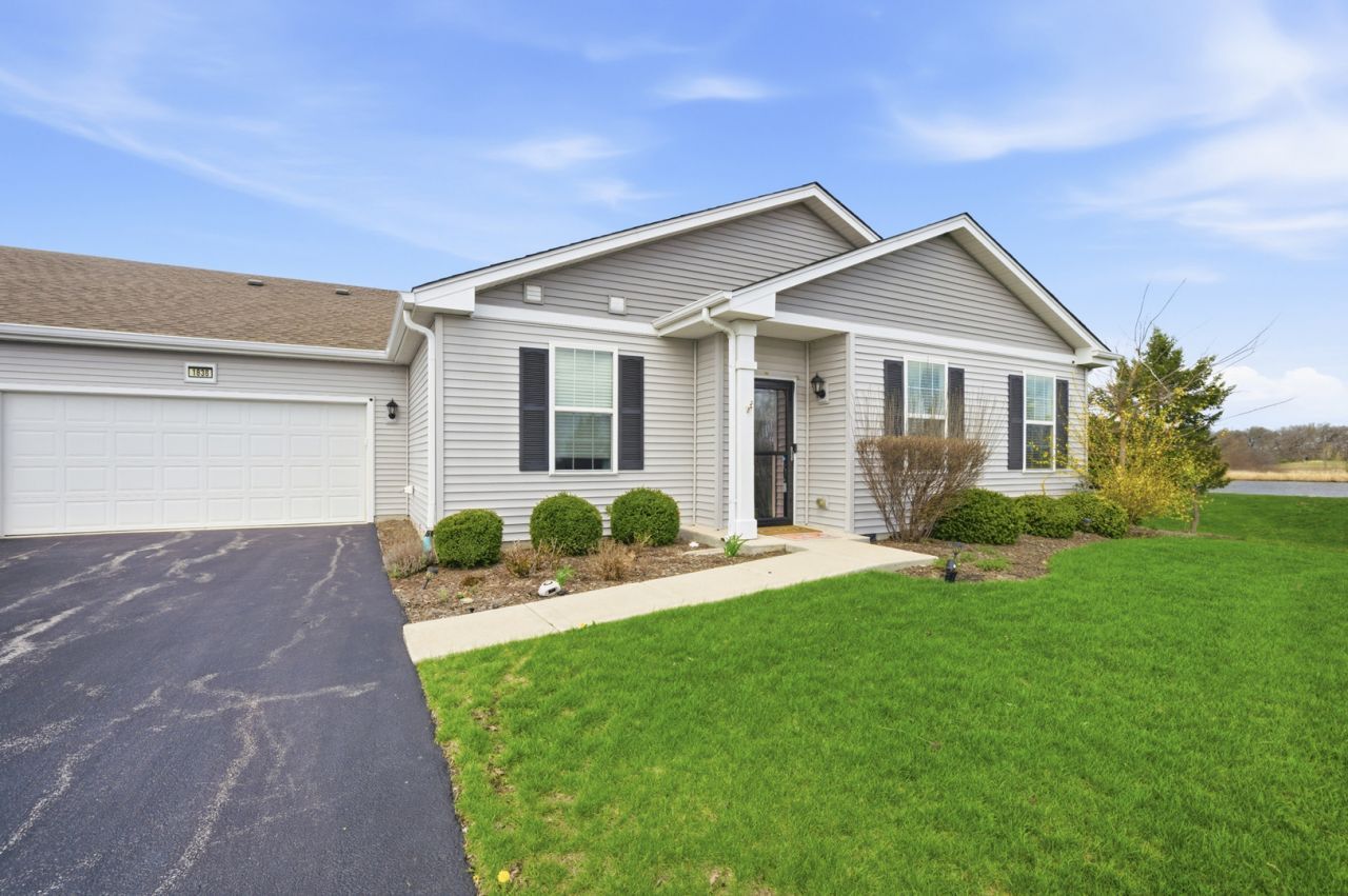 1838 Southern Circle, Unit 1838, Pingree Grove, IL 60140 Main Photo