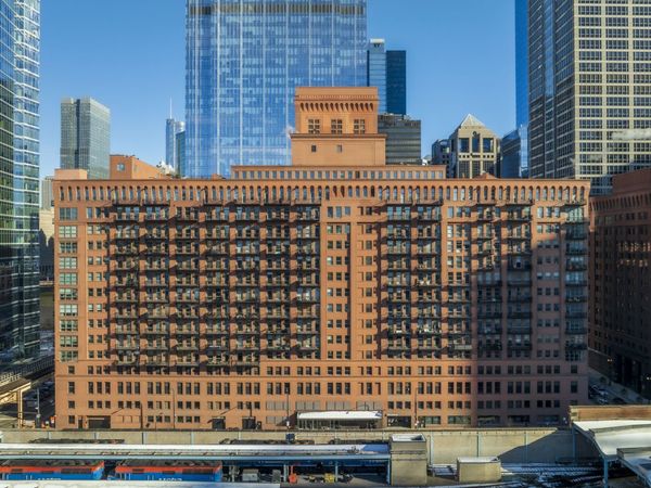 165 N Canal Street, Unit 916, Chicago, IL 60606