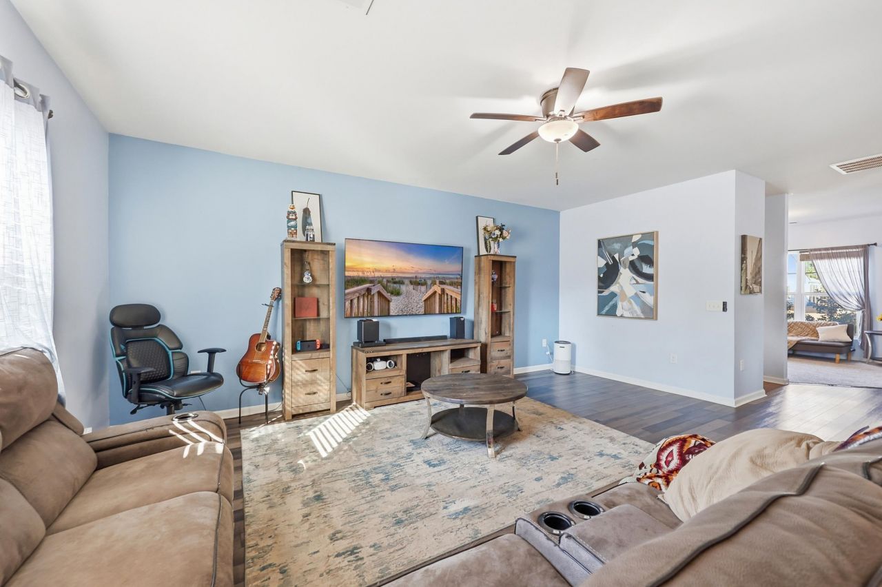 892 Wild Leaf Loop Photo 9