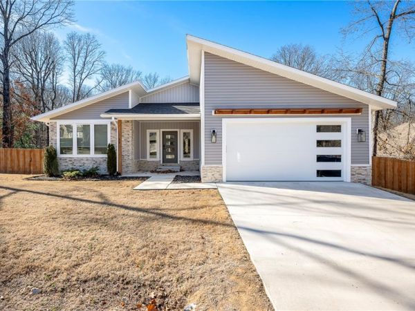 31 Monikie Drive, Bella Vista, AR 72715