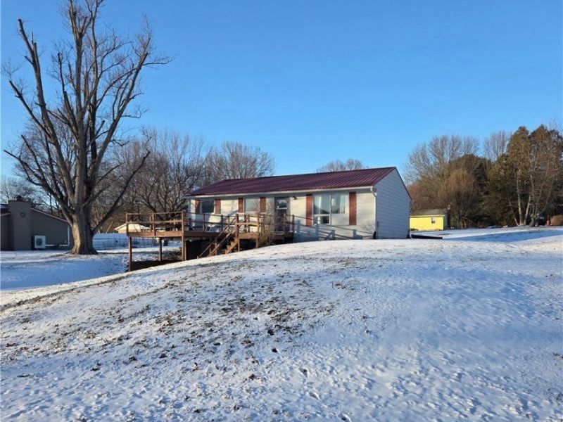 155 Sandy Drive SE, New Philadelphia, OH 44663 Photo 2