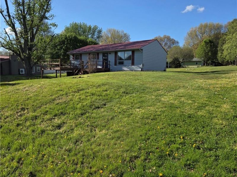 155 Sandy Drive SE, New Philadelphia, OH 44663 Photo 3