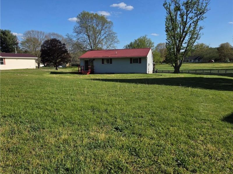 155 Sandy Drive SE, New Philadelphia, OH 44663 Photo 4