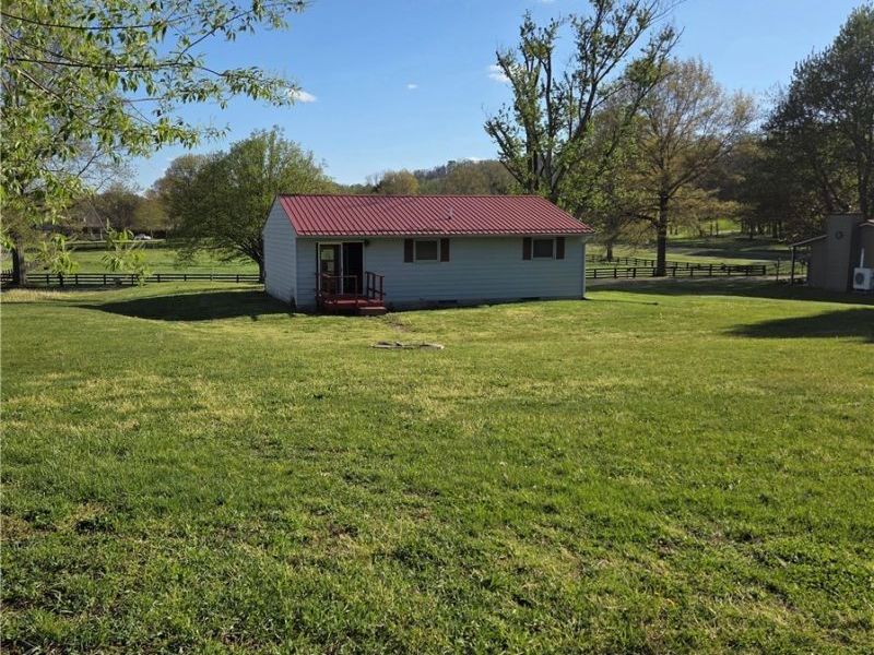 155 Sandy Drive SE, New Philadelphia, OH 44663 Photo 5