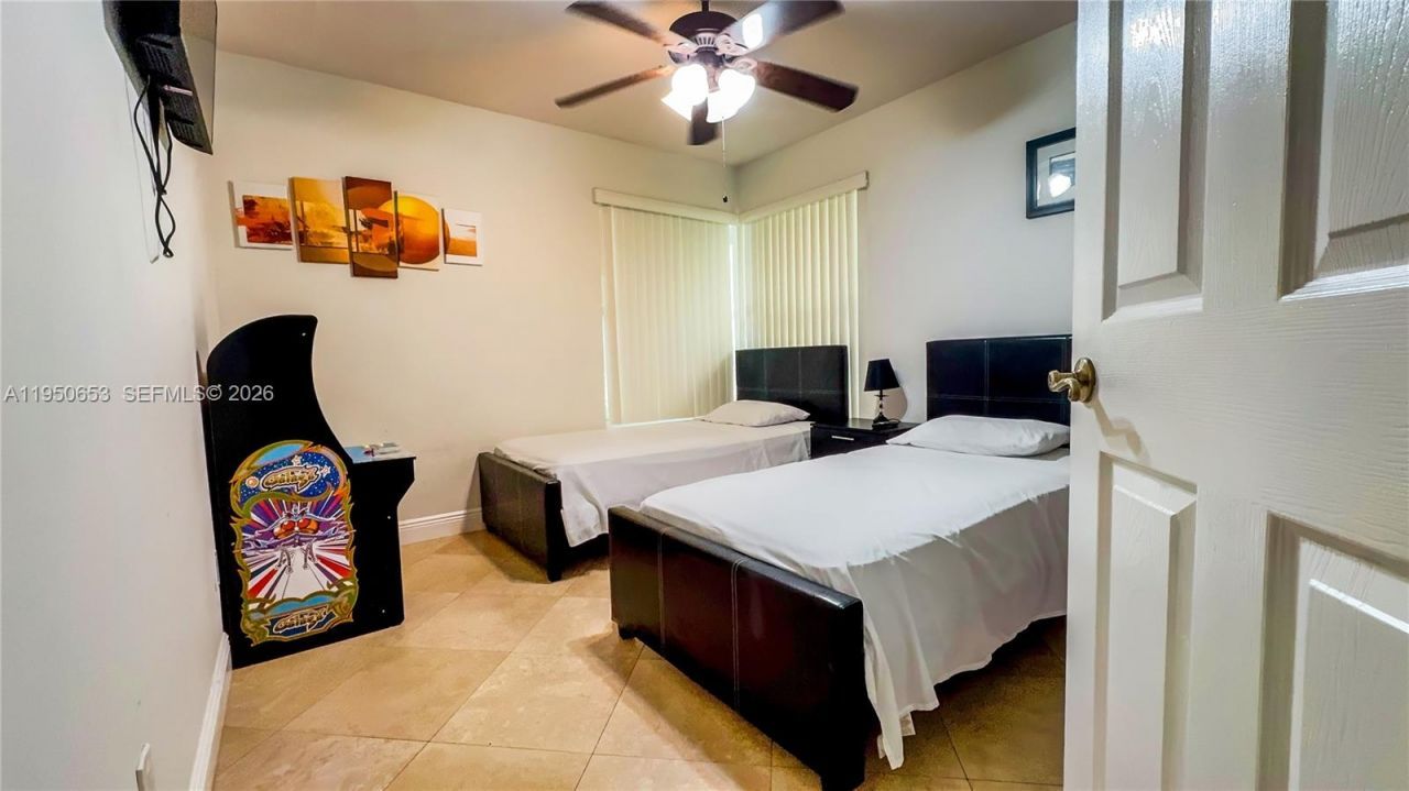 9420 SW 212th Terrace , Cutler Bay, FL 33189 Photo