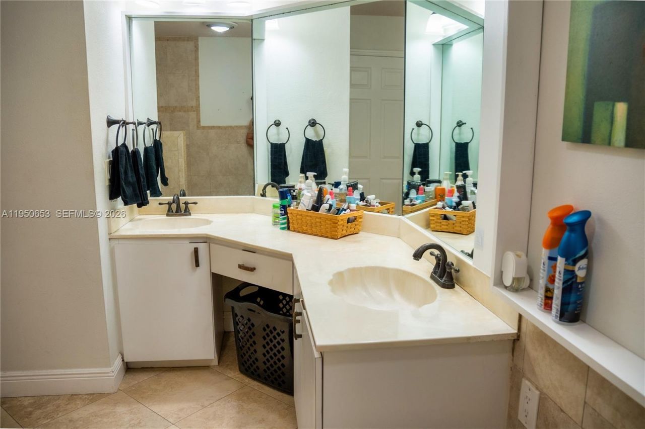 9420 SW 212th Terrace , Cutler Bay, FL 33189 Photo