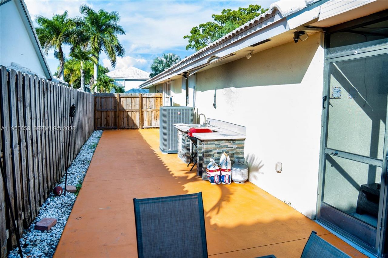 9420 SW 212th Terrace , Cutler Bay, FL 33189 Photo