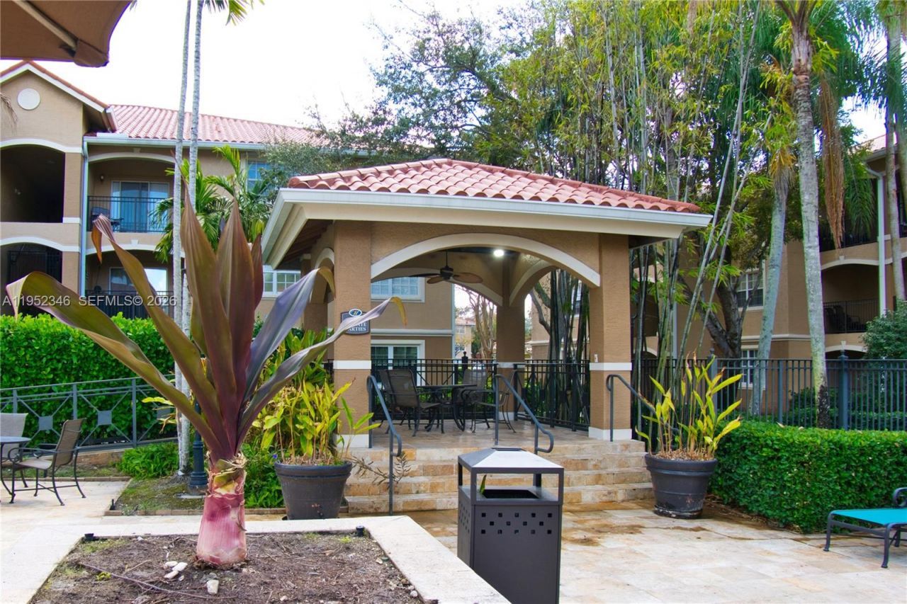 100 SW 117th Ter, Unit 2303, Pembroke Pines, FL 33025 Photo