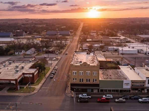 107 S Austin Street, Comanche, TX 76442