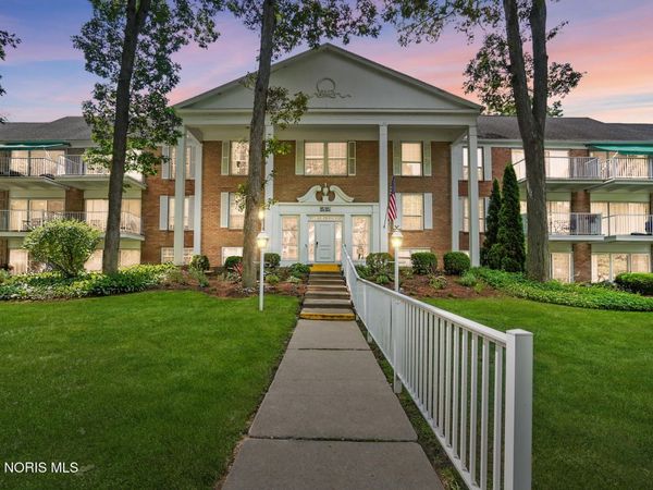 5679 Monroe Street, Sylvania, OH 43560