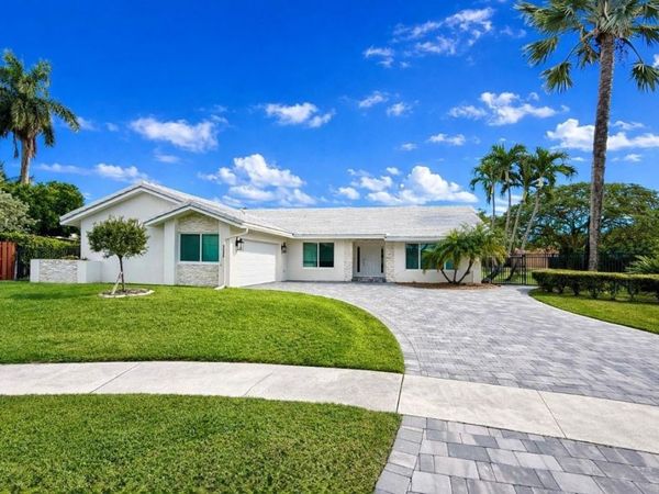 9800 NW 10th Ct, Plantation, FL 33322