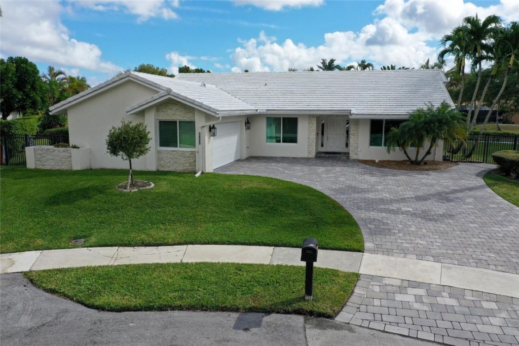9800 NW 10th Court, Plantation, FL 33322 Photo