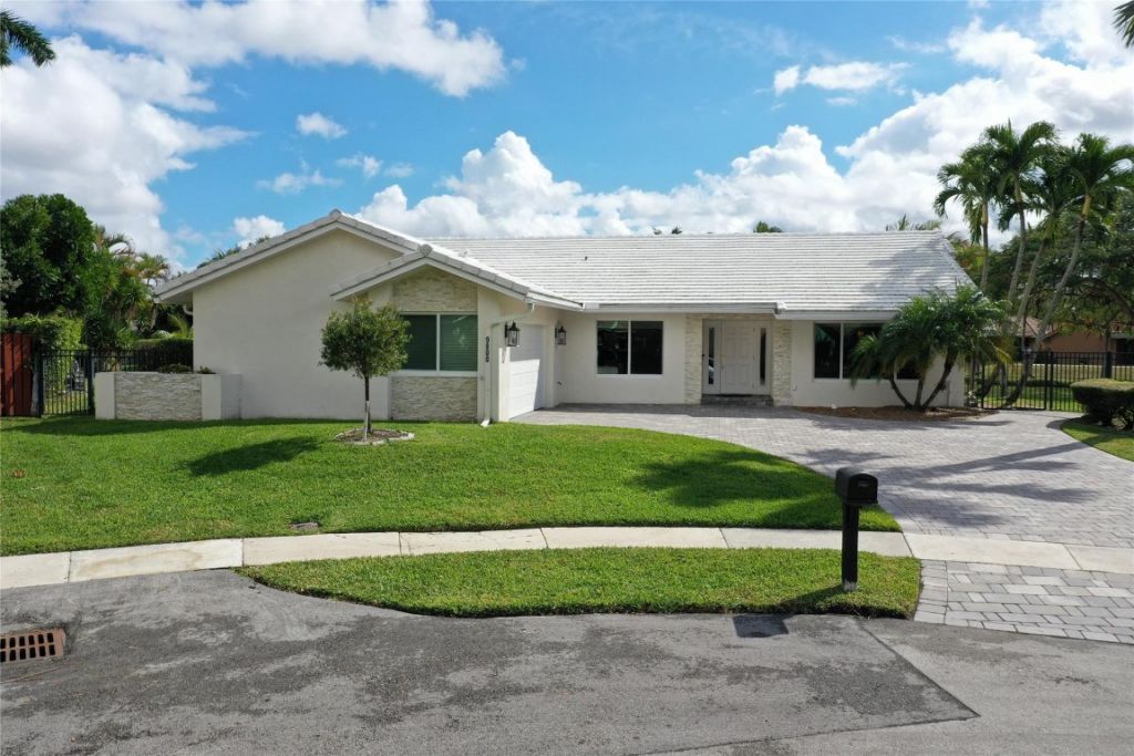 9800 NW 10th Court, Plantation, FL 33322 Photo