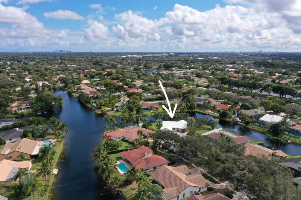 9800 NW 10th Court, Plantation, FL 33322 Photo