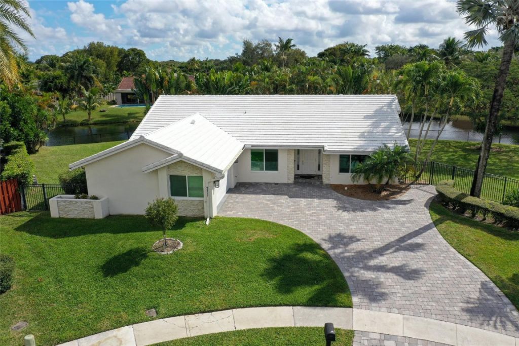 9800 NW 10th Court, Plantation, FL 33322 Photo