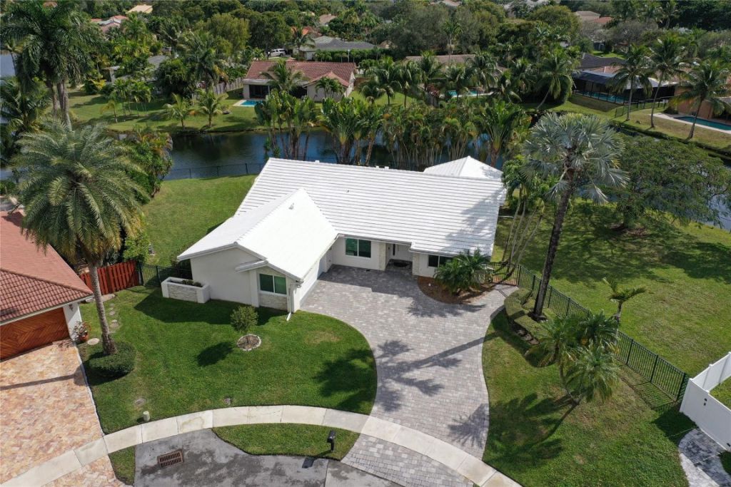 9800 NW 10th Court, Plantation, FL 33322 Photo