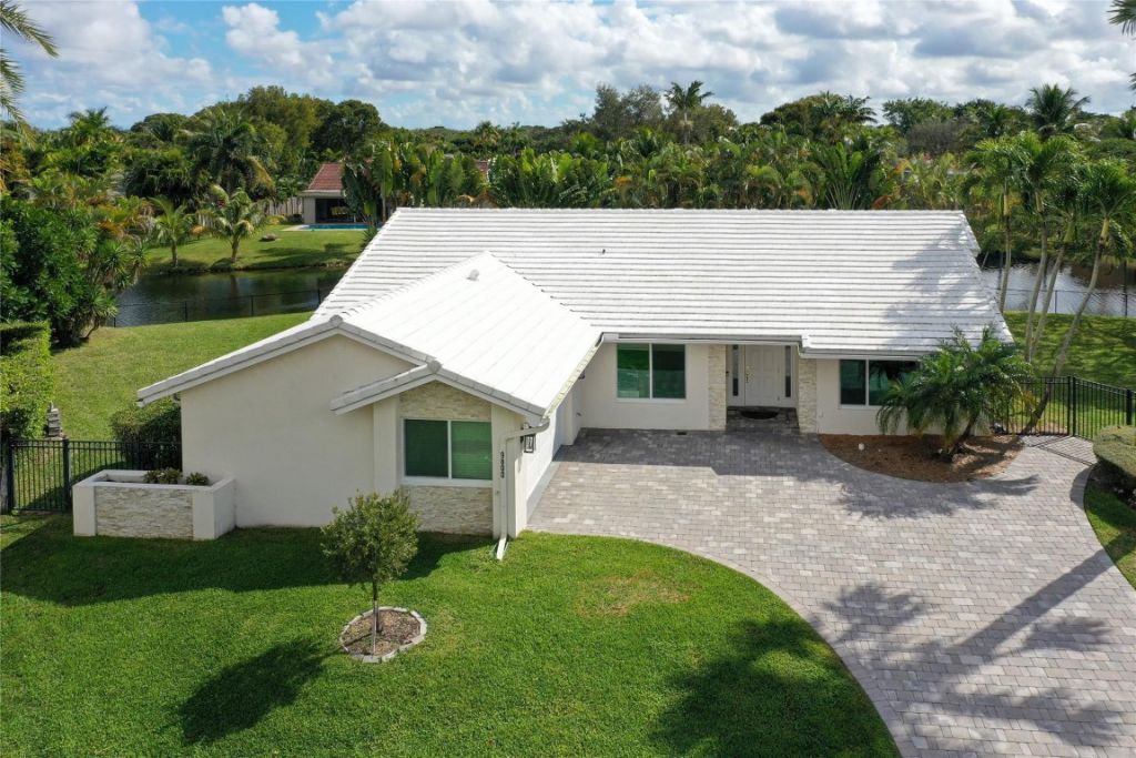 9800 NW 10th Court, Plantation, FL 33322 Photo