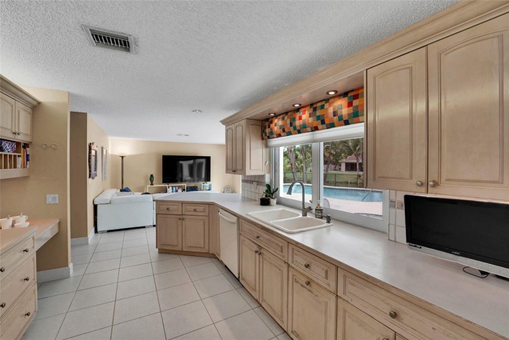 9800 NW 10th Court, Plantation, FL 33322 Photo