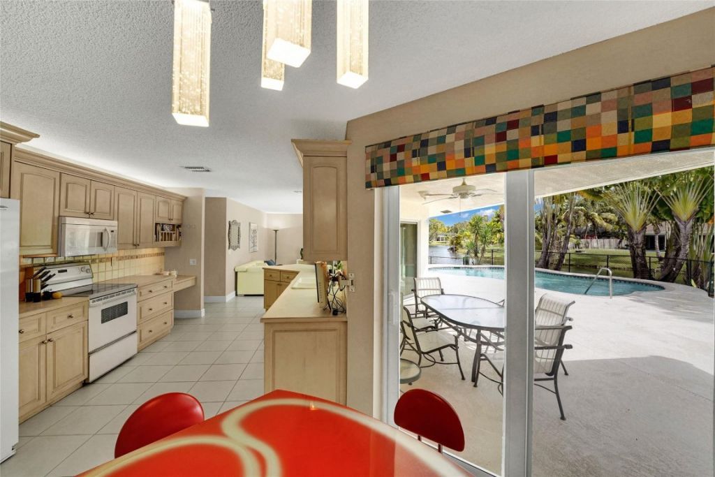 9800 NW 10th Court, Plantation, FL 33322 Photo