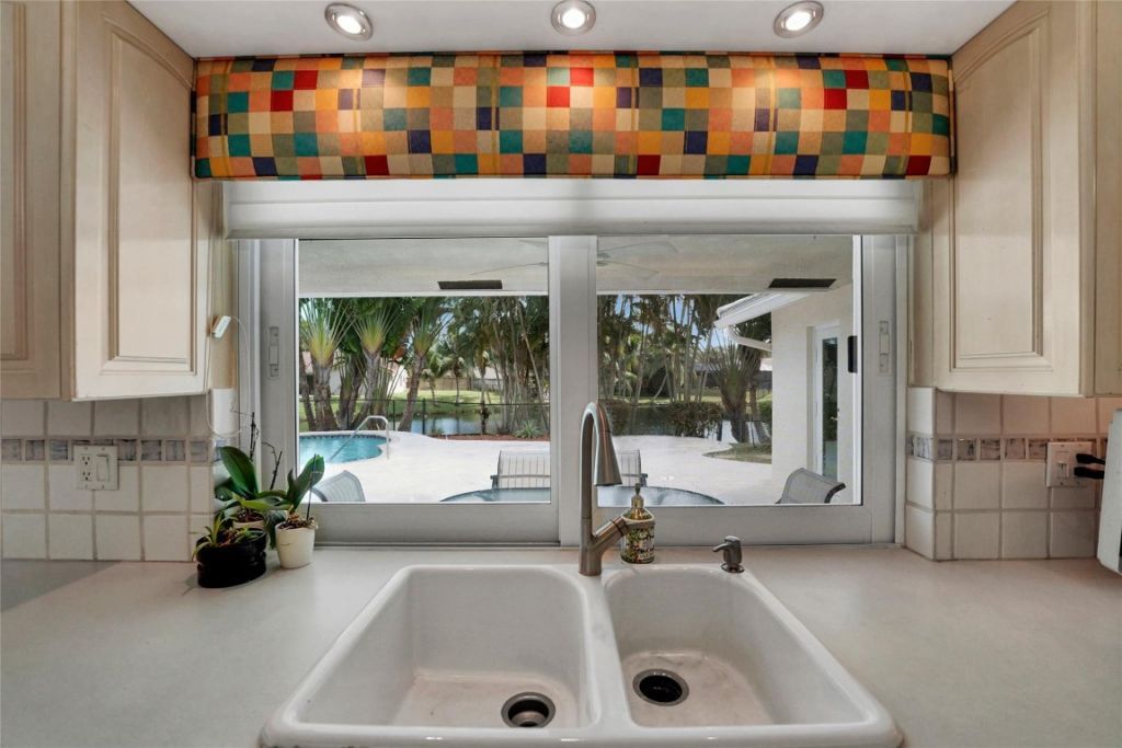 9800 NW 10th Court, Plantation, FL 33322 Photo