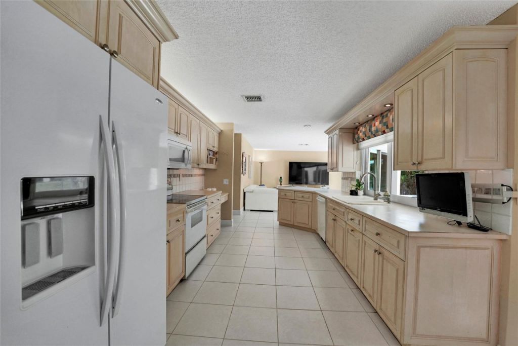 9800 NW 10th Court, Plantation, FL 33322 Photo