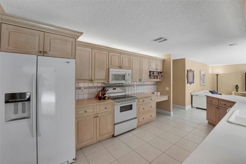 9800 NW 10th Court, Plantation, FL 33322 Photo