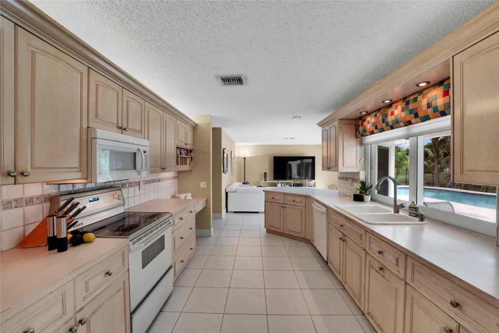 9800 NW 10th Court, Plantation, FL 33322 Photo