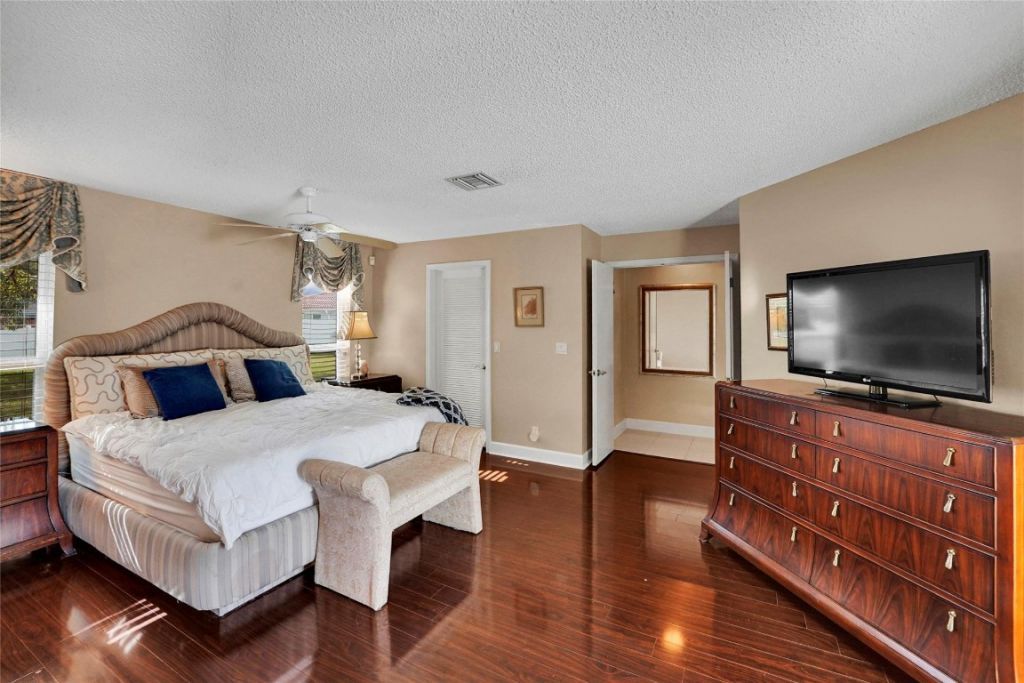 9800 NW 10th Court, Plantation, FL 33322 Photo