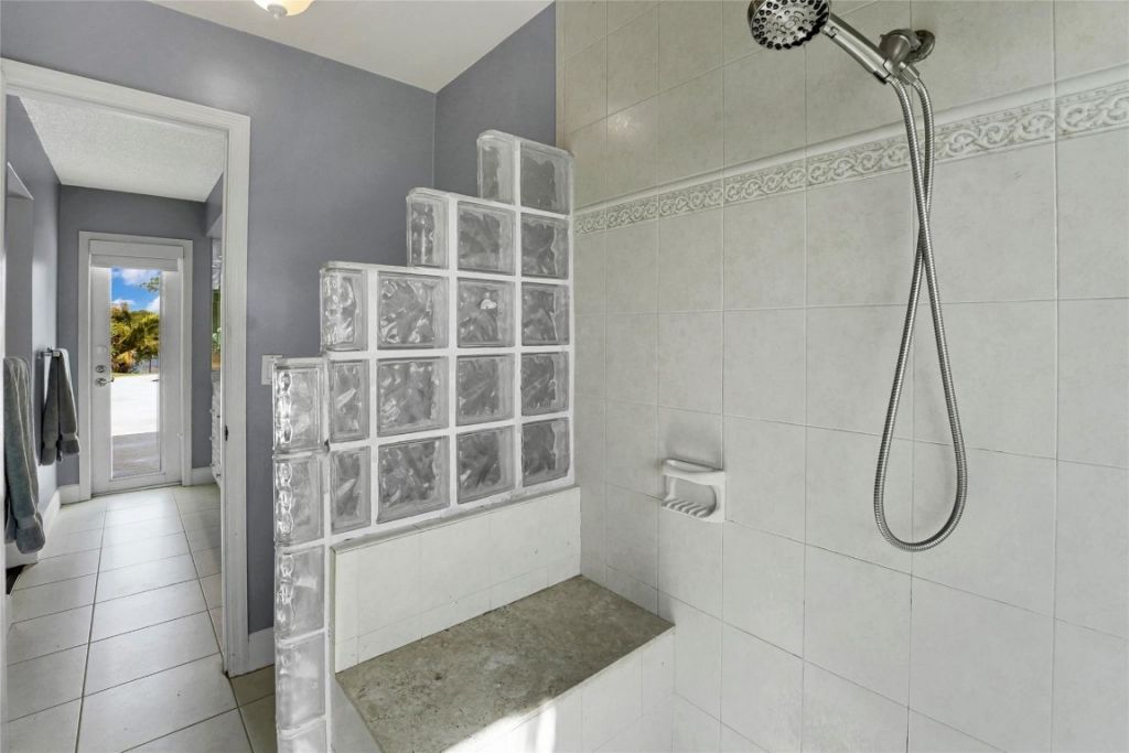 9800 NW 10th Court, Plantation, FL 33322 Photo