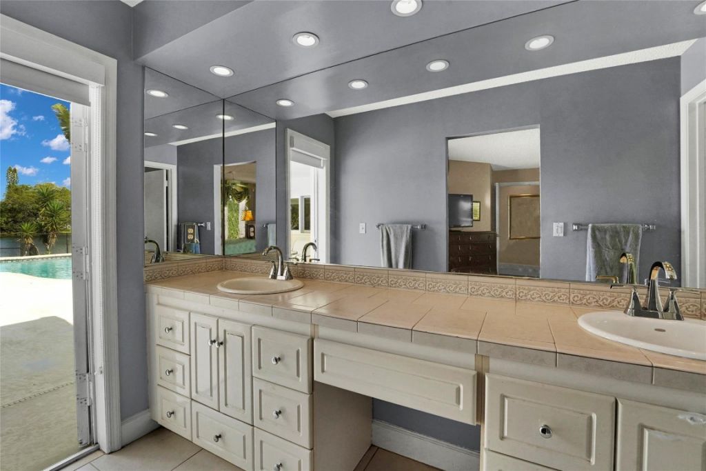 9800 NW 10th Court, Plantation, FL 33322 Photo