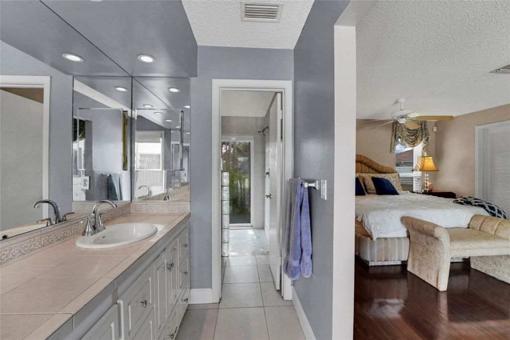 9800 NW 10th Court, Plantation, FL 33322 Photo