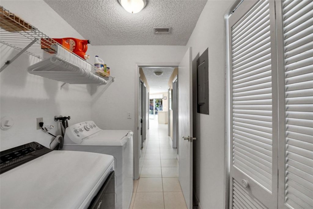 9800 NW 10th Court, Plantation, FL 33322 Photo