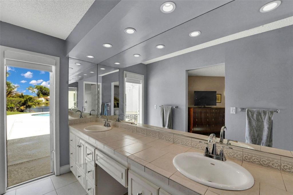 9800 NW 10th Court, Plantation, FL 33322 Photo