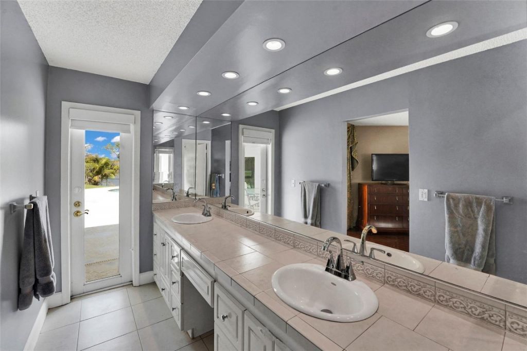 9800 NW 10th Court, Plantation, FL 33322 Photo